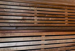 Listones de madera termotratada